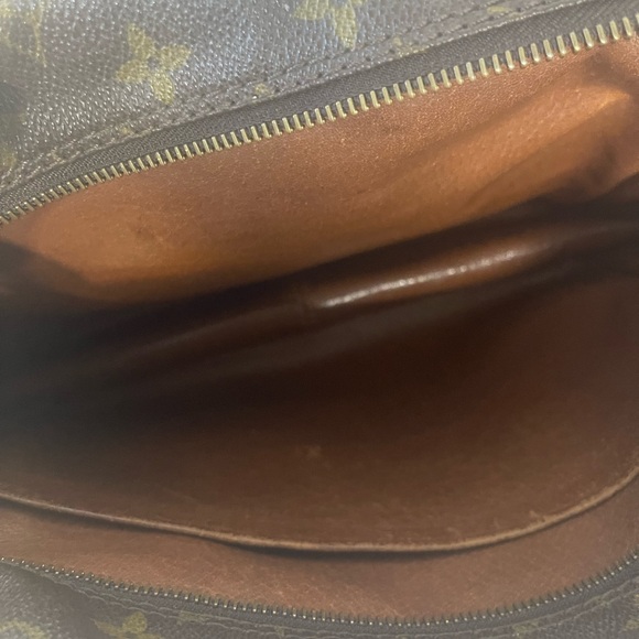 Louis Vuitton Cartochier Crossbody - Picture 3 of 10